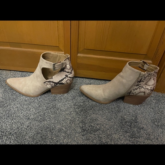 Snake skin and suede bootie with cut out - Picture 1 of 5